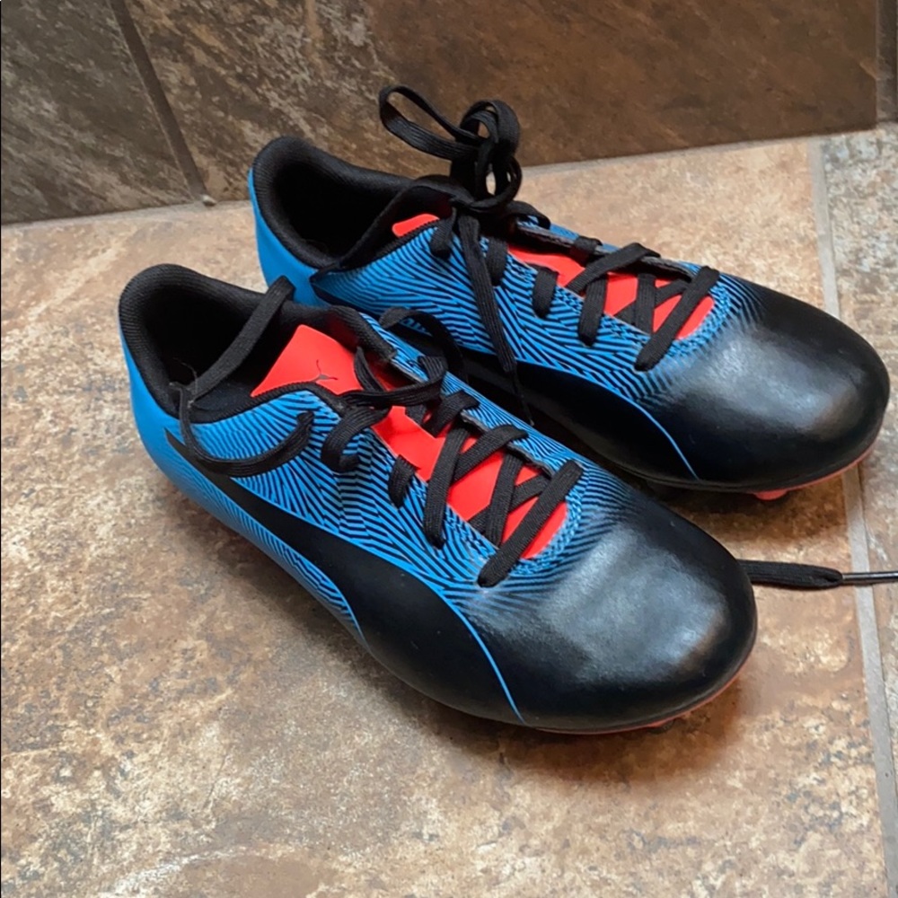 Kids soccer cleats